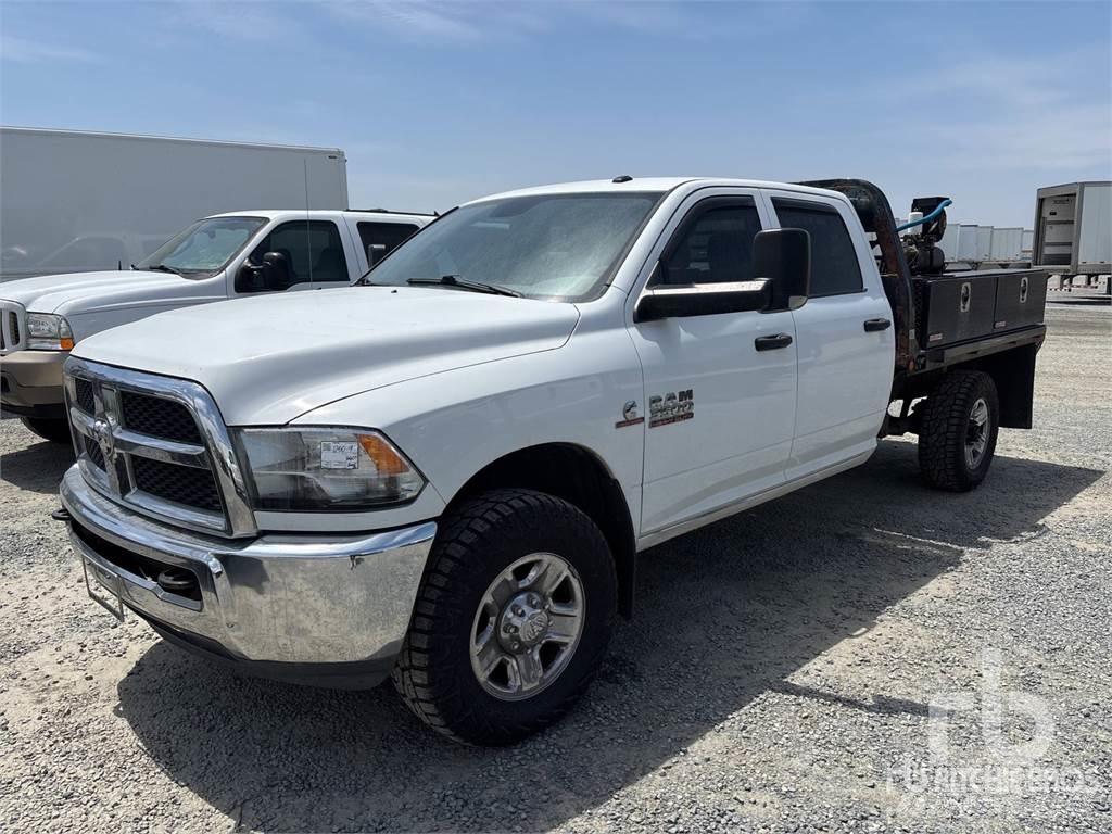 RAM 3500 Вантажівки-платформи/бокове розвантаження