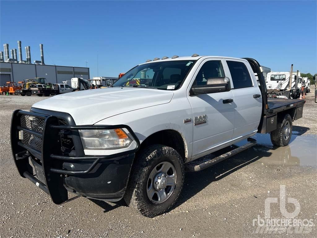 RAM 3500 Вантажівки-платформи/бокове розвантаження