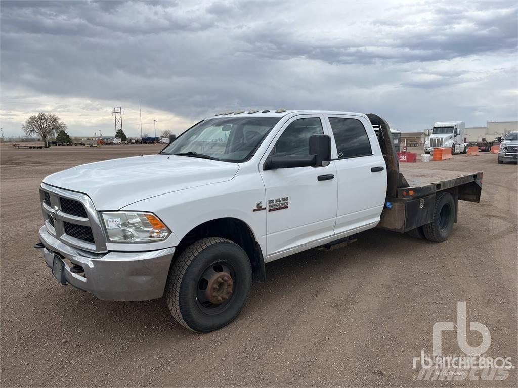 RAM 3500 Вантажівки-платформи/бокове розвантаження