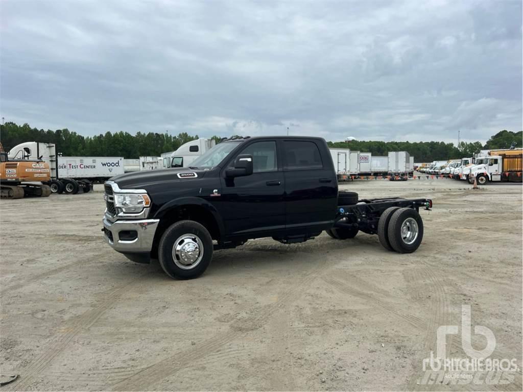 RAM 3500 Шасі з кабіною