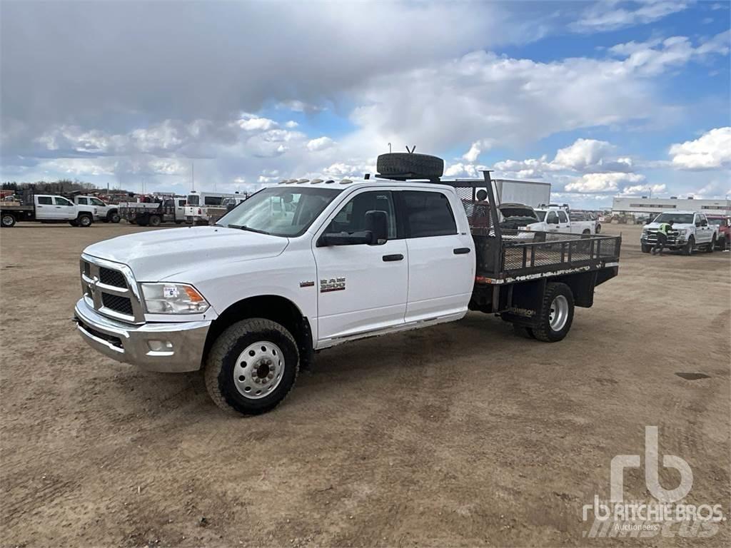 RAM 3500 Вантажівки-платформи/бокове розвантаження