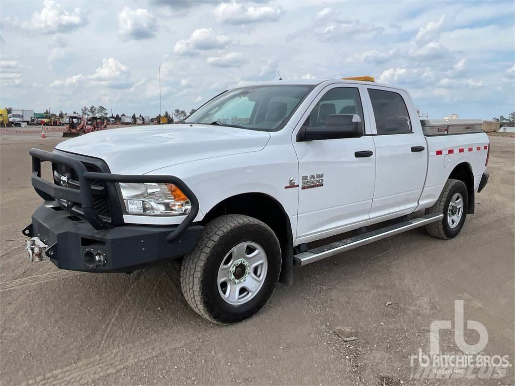 RAM 3500 Пікапи / Бічне розвантаження
