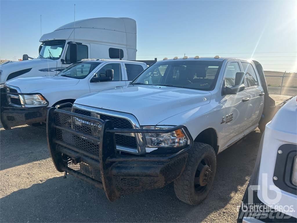 RAM 3500 Пікапи / Бічне розвантаження