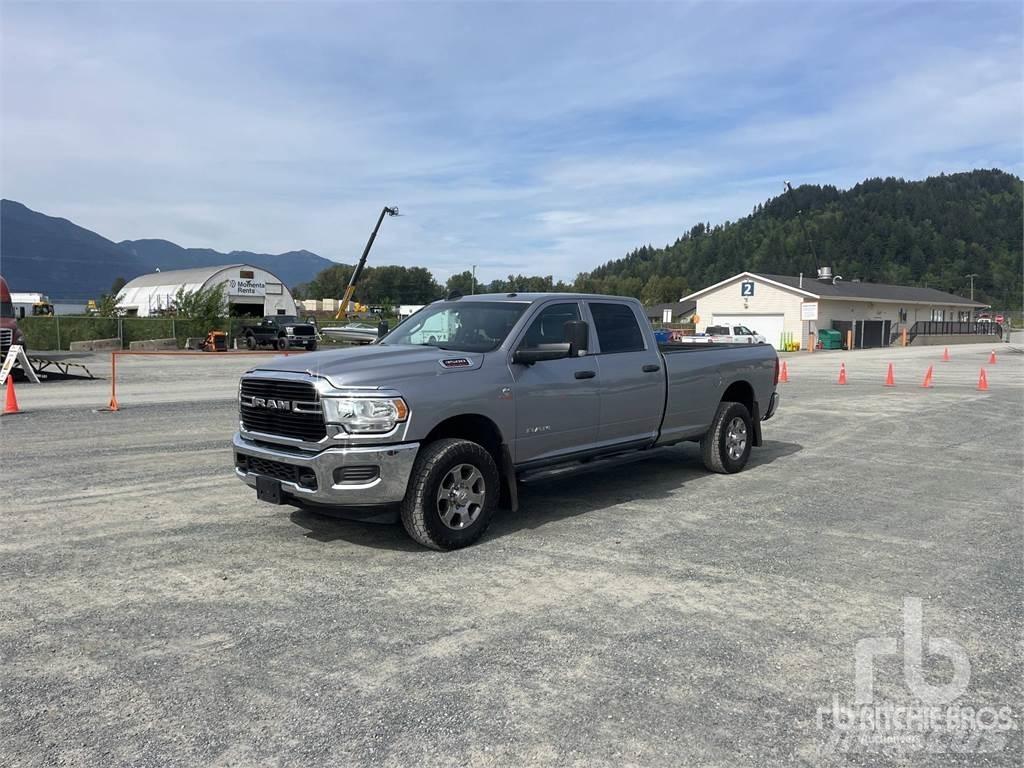 RAM 3500HD Пікапи / Бічне розвантаження