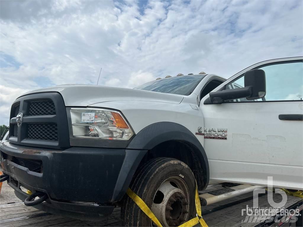 RAM 4500 Вантажівки-платформи/бокове розвантаження
