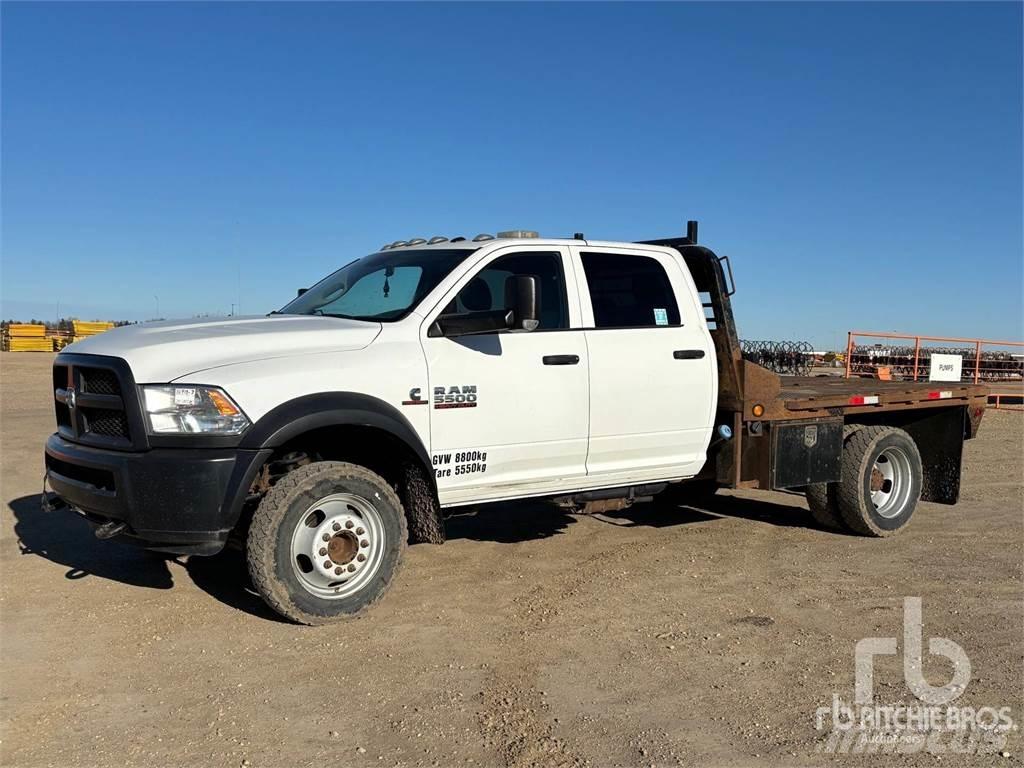 RAM 5500 Вантажівки-платформи/бокове розвантаження
