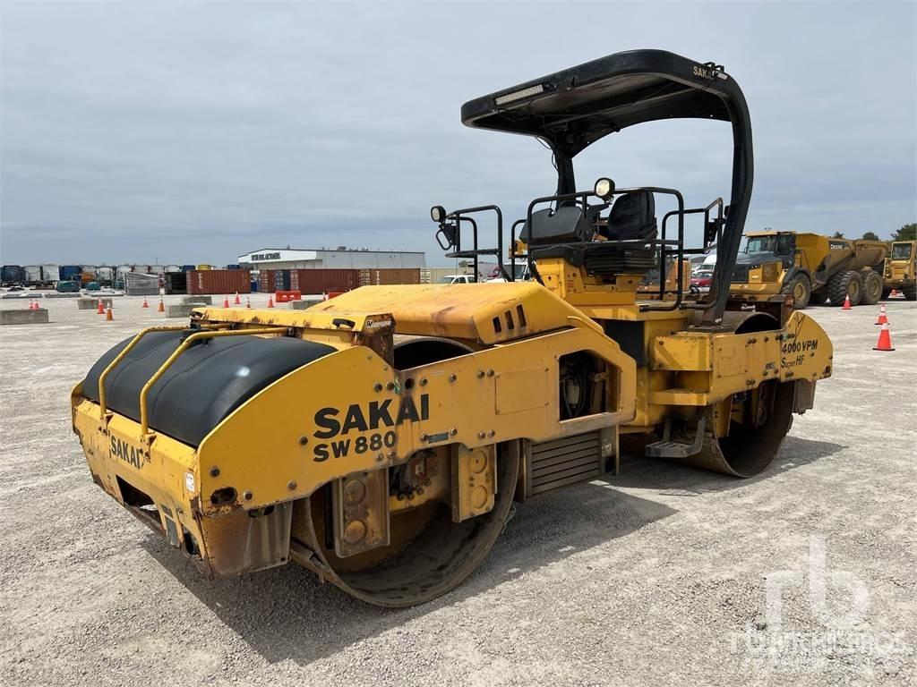 Sakai SW880 Котки тротуарні