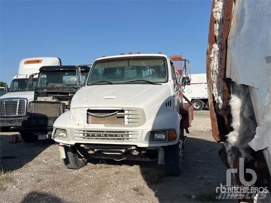 Sterling M7500 Вантажівки-платформи/бокове розвантаження