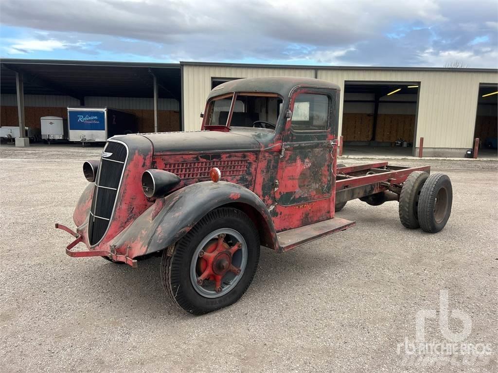  STUDEBAKER 4x2 Вантажівки-цистерни