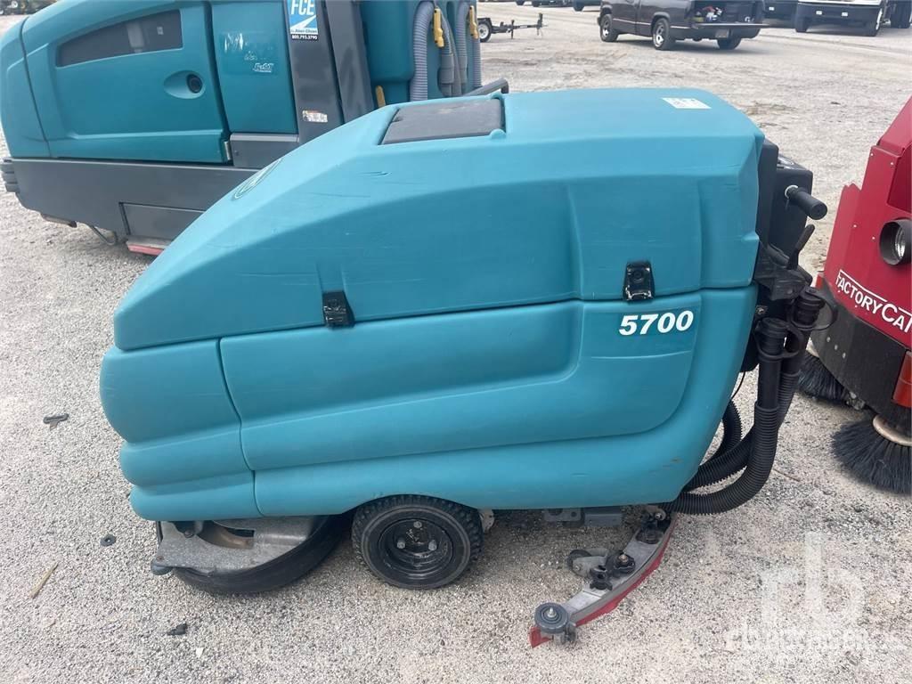 Tennant 5700 Підмітальні машини