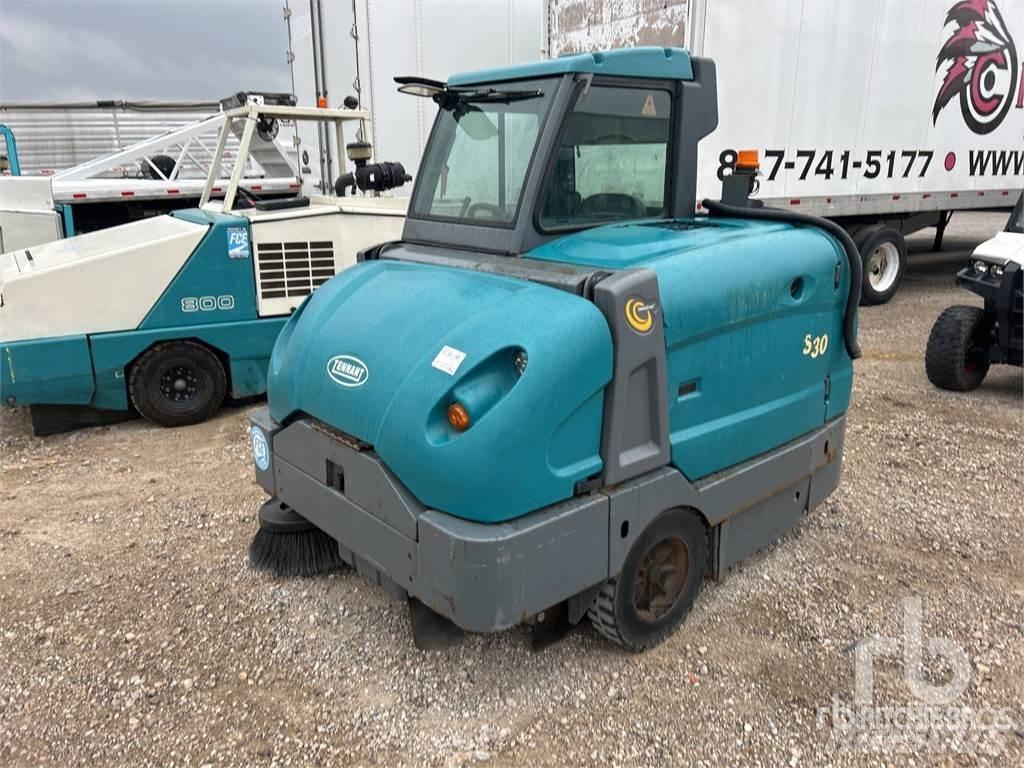 Tennant S30 Підмітальні машини