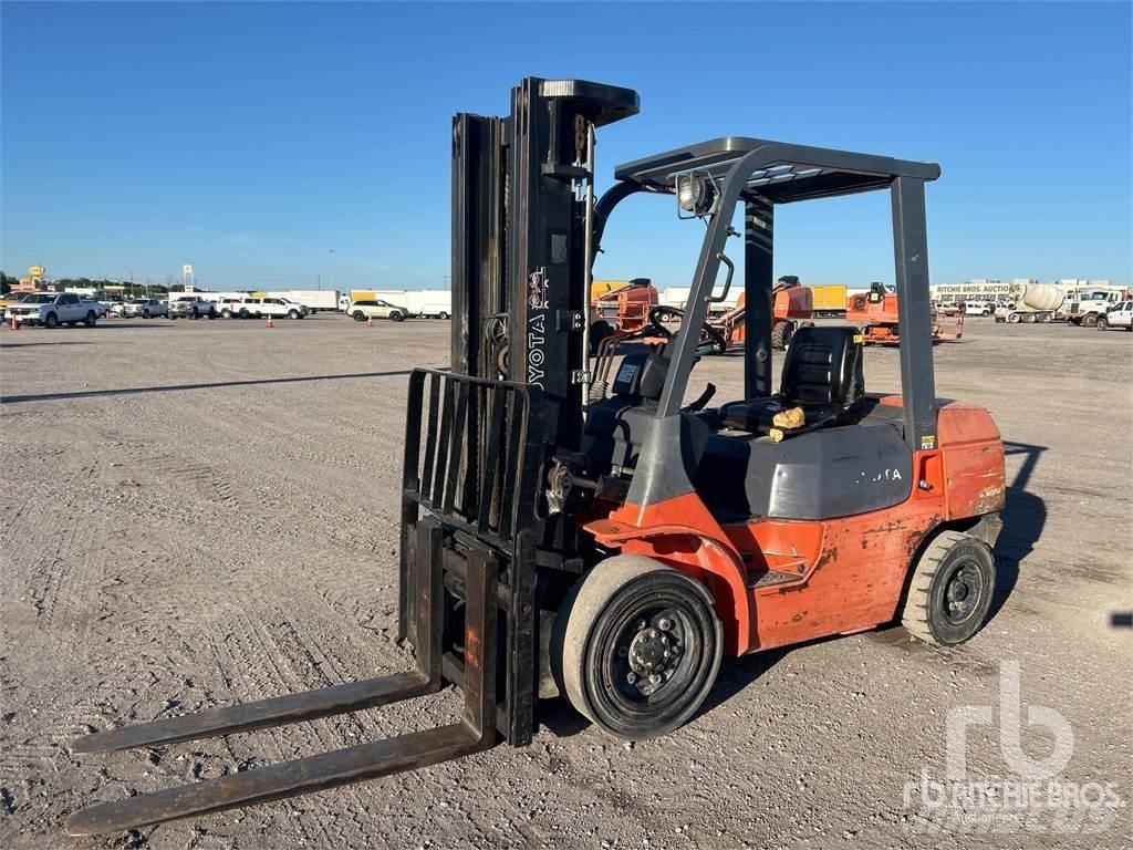 Toyota 7FDU30 Дизельні навантажувачі