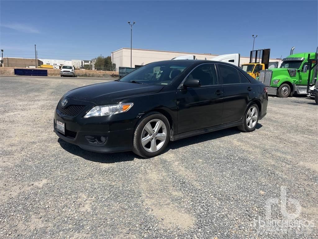 Toyota CAMRY Автомобілі