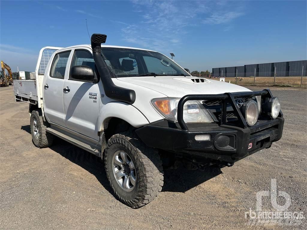 Toyota HILUX Пікапи / Бічне розвантаження