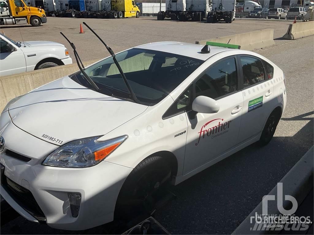 Toyota PRIUS Автомобілі