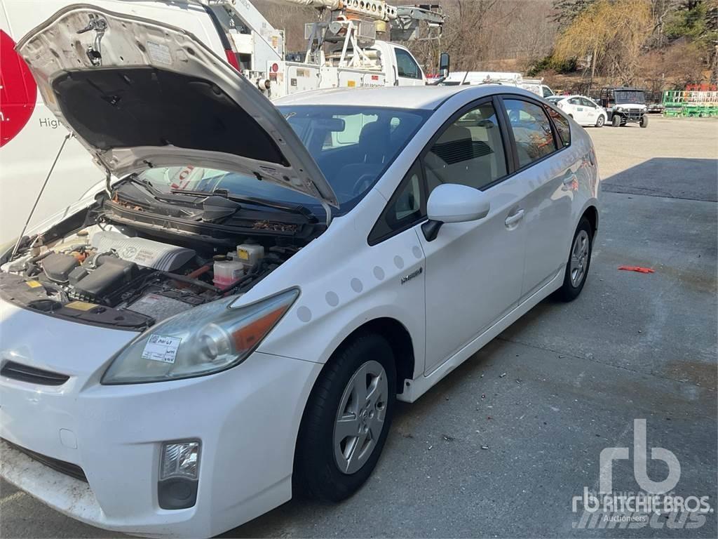 Toyota PRIUS Автомобілі