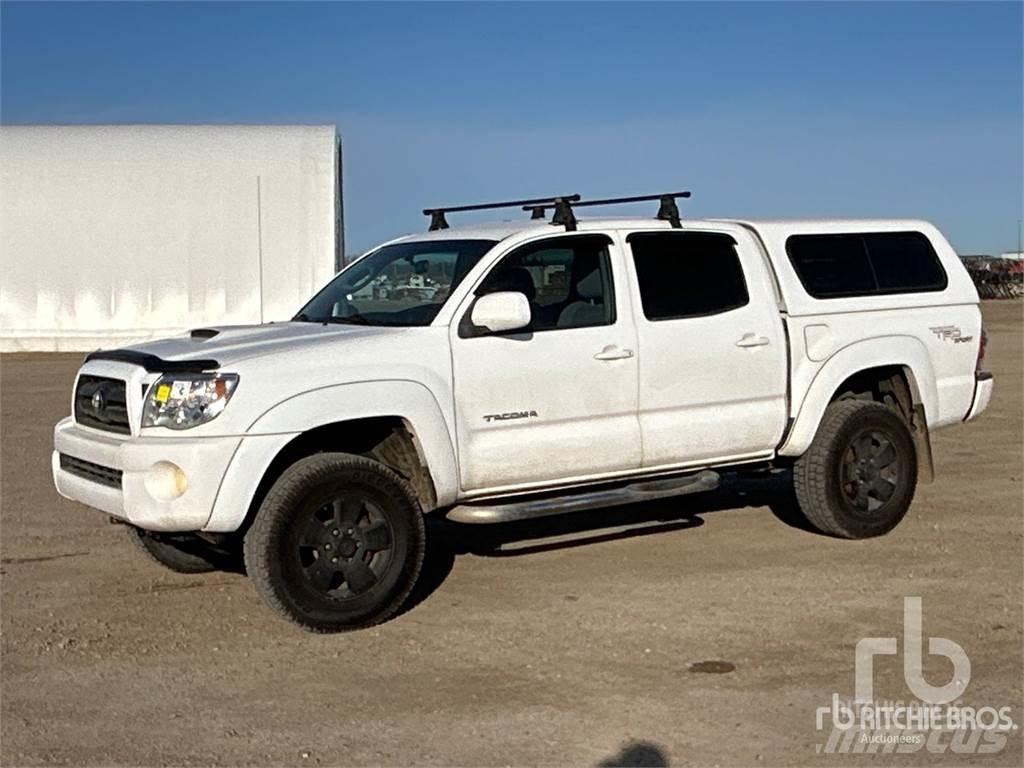 Toyota TACOMA Пікапи / Бічне розвантаження