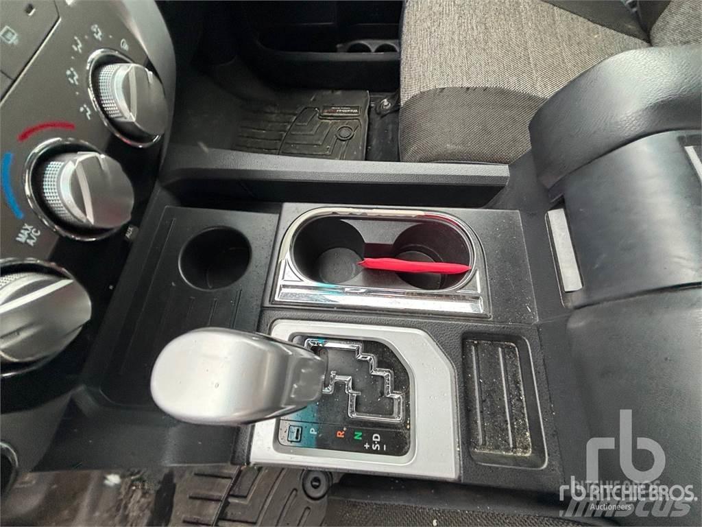 Toyota TUNDRA Пікапи / Бічне розвантаження