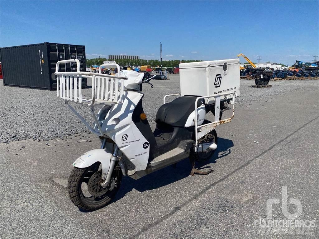  V-MOTO E-MAX Автомобілі