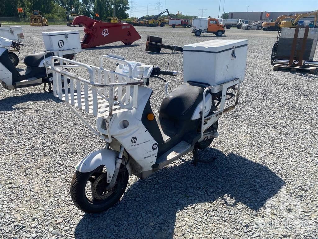  V-MOTO E-MAX Автомобілі