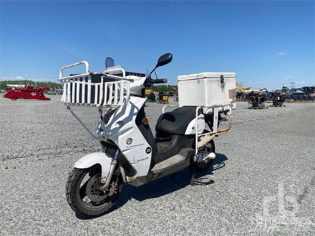  V-MOTO E-MAX Автомобілі