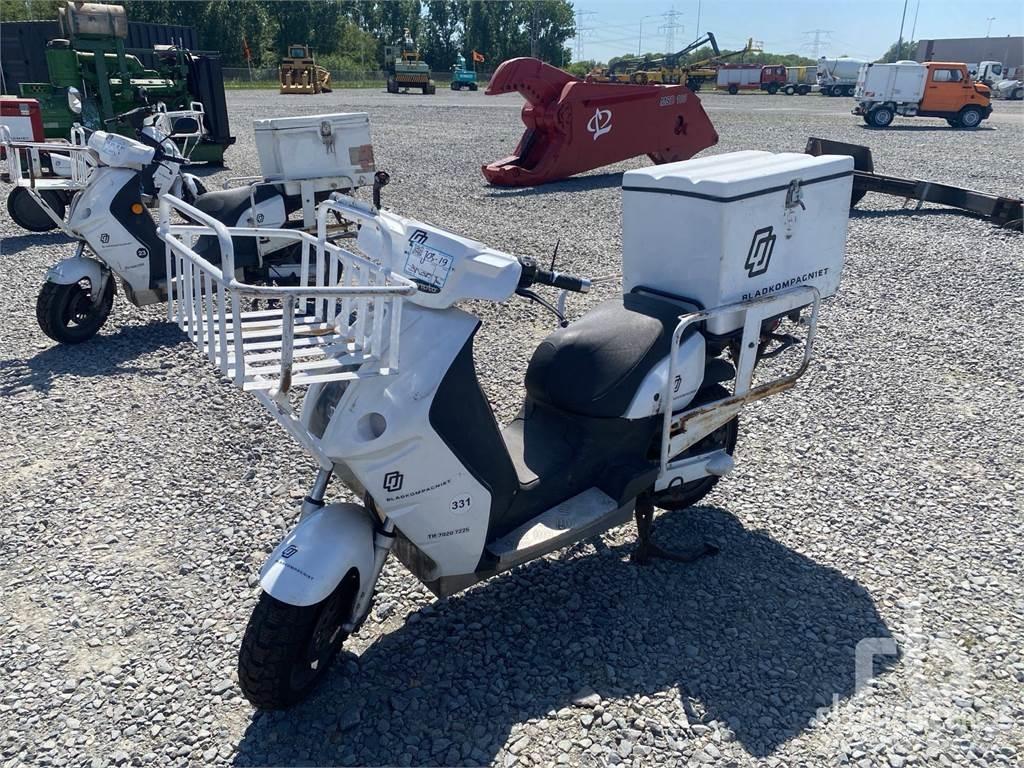  V-MOTO E-MAX Автомобілі