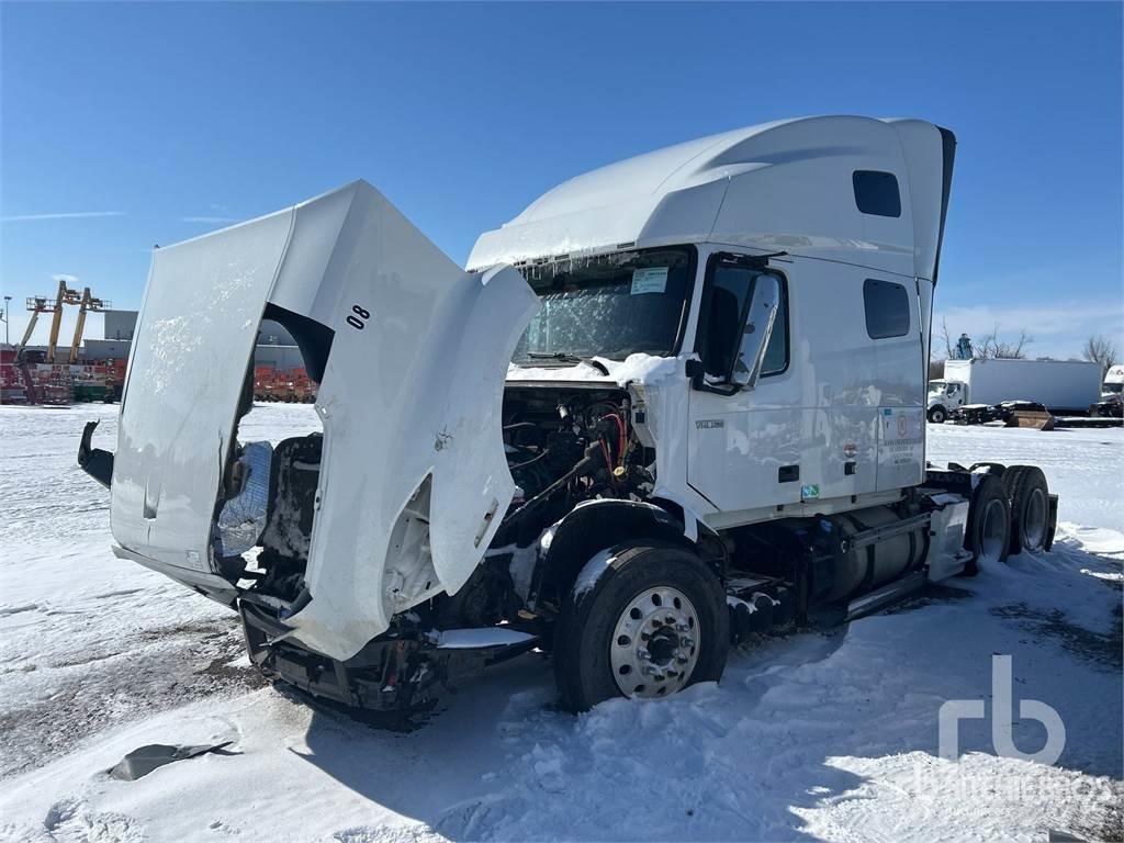Volvo VNL Тягачі