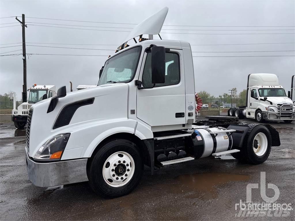 Volvo VNL Тягачі