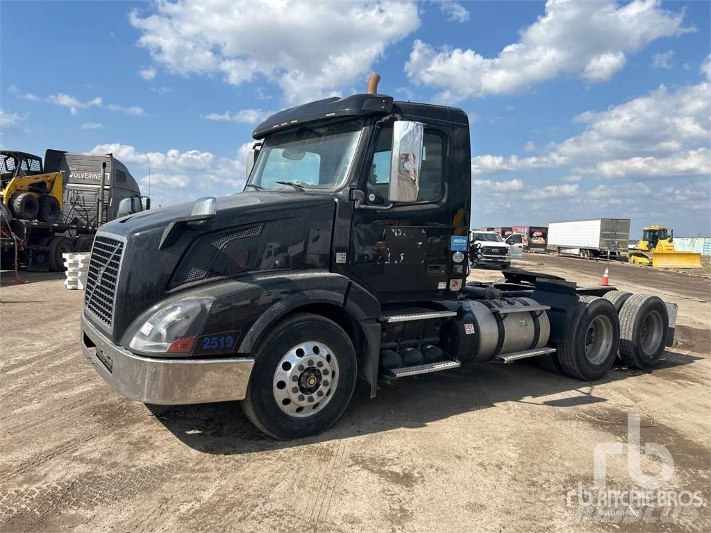 Volvo VNL300 Тягачі