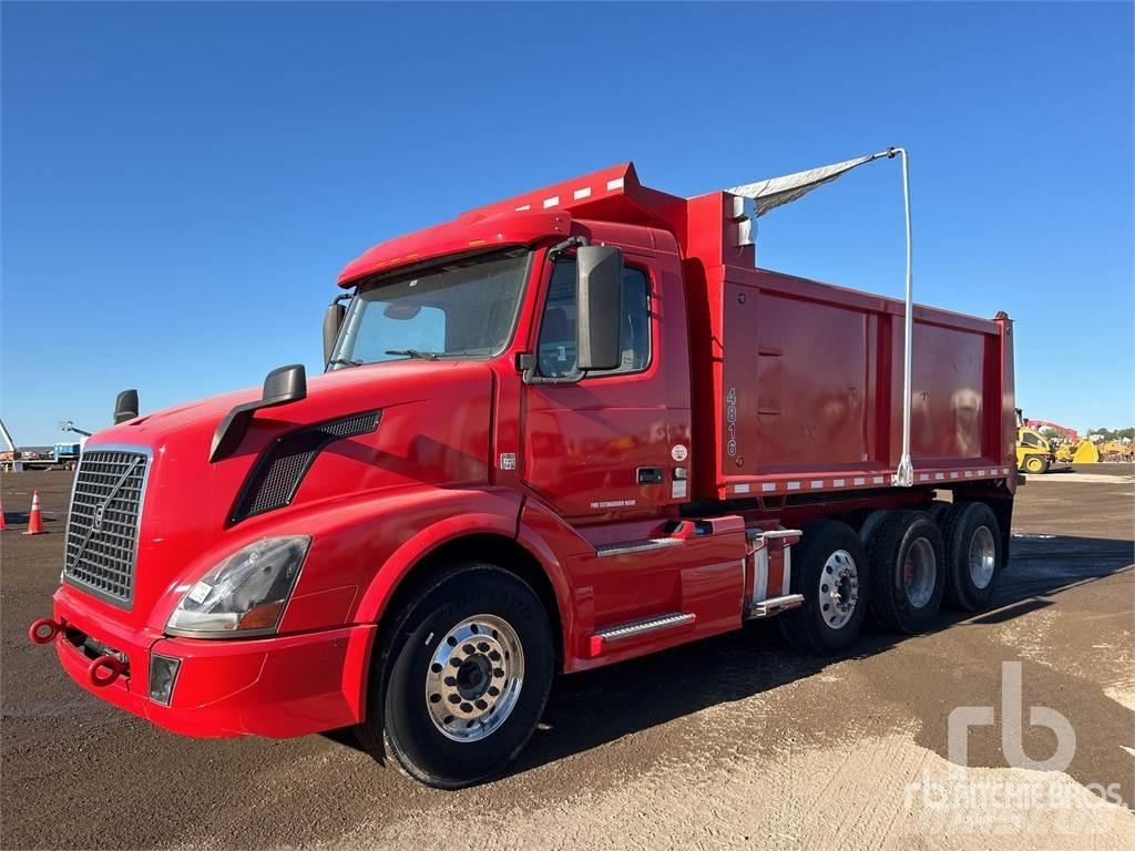 Volvo VNL300 Самоскиди