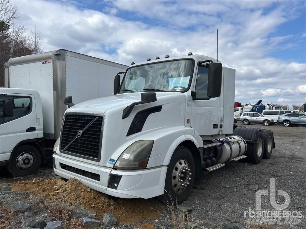Volvo VNL300 Тягачі