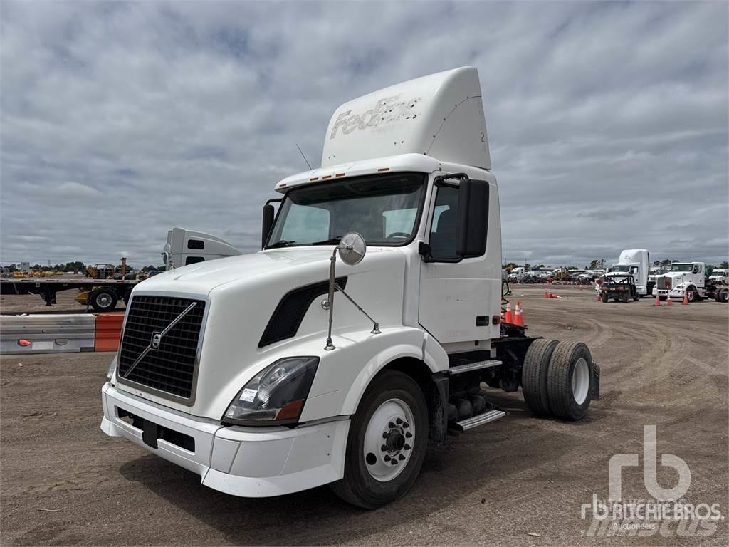 Volvo VNL300 Тягачі