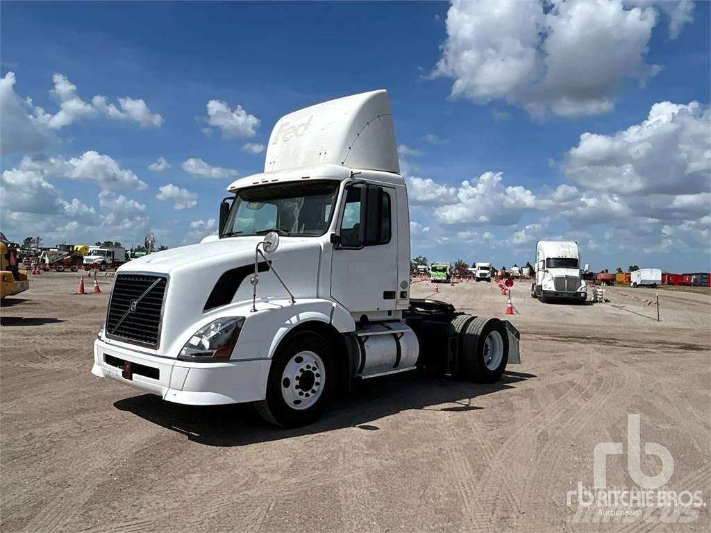 Volvo VNL300 Тягачі