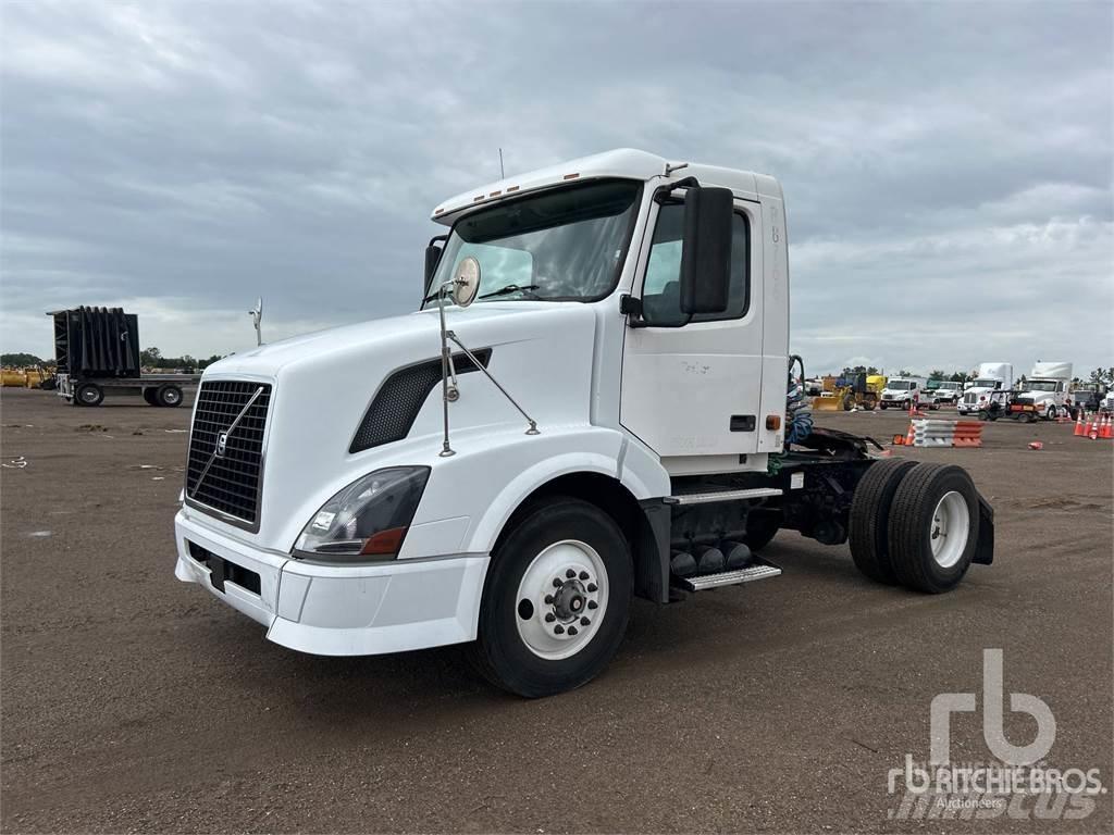 Volvo VNL300 Тягачі