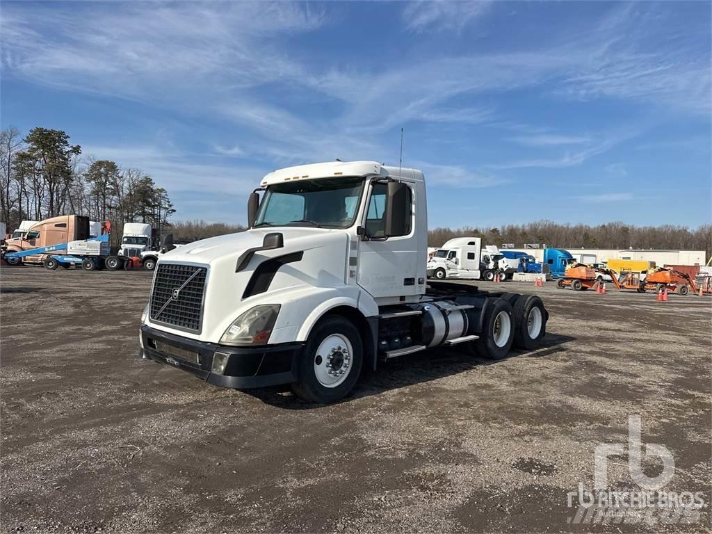 Volvo VNL300 Тягачі
