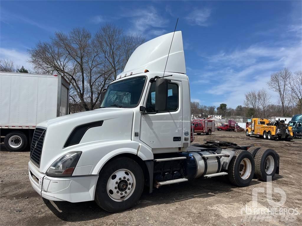 Volvo VNL300 Тягачі