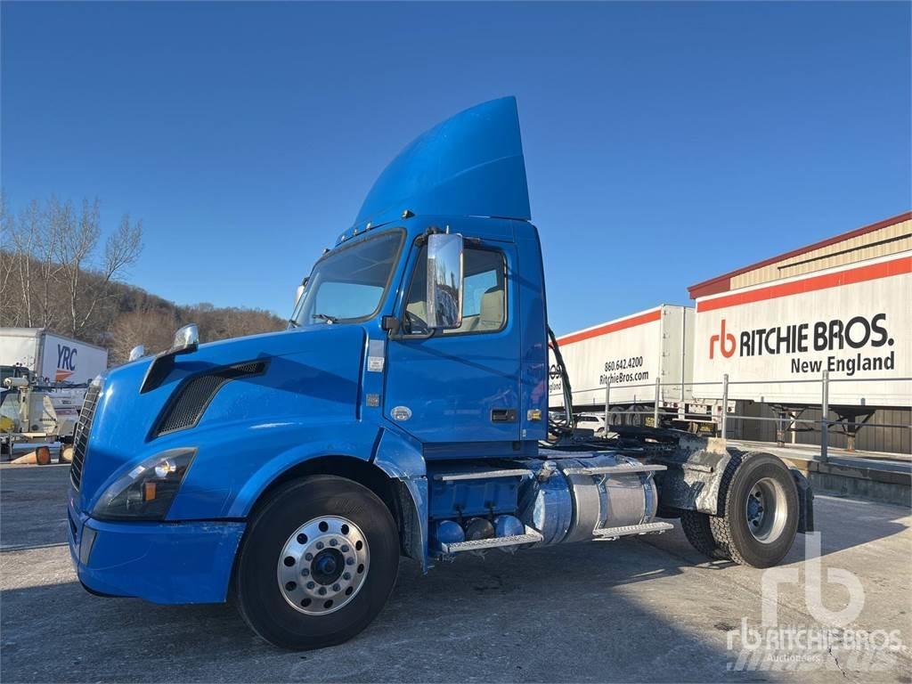 Volvo VNL300 Тягачі