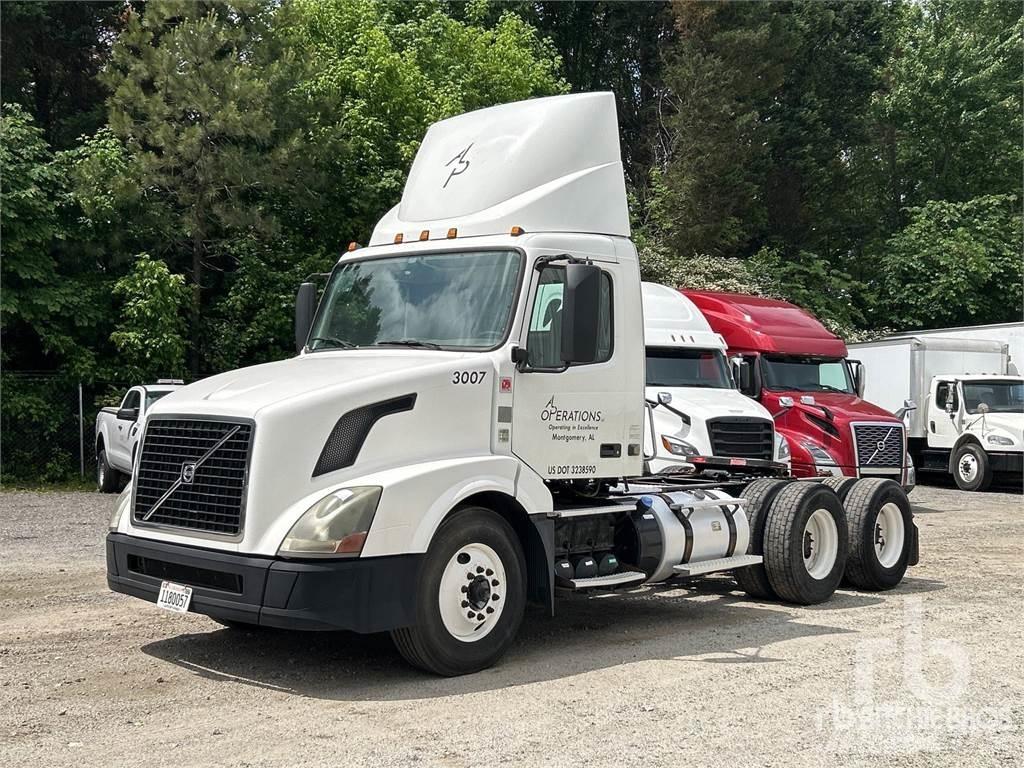 Volvo VNL300 Тягачі