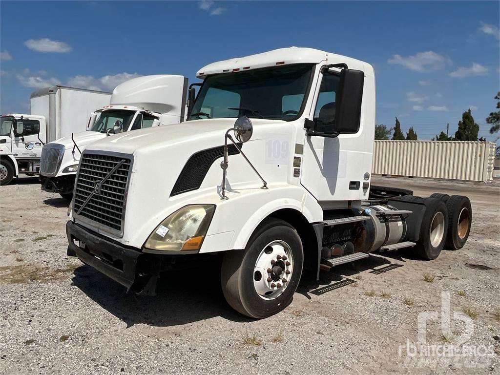 Volvo VNL300 Тягачі