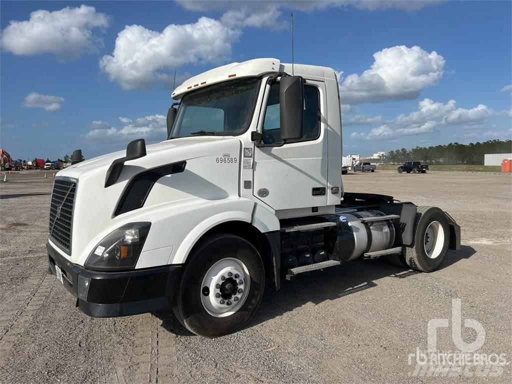 Volvo VNL300 Тягачі