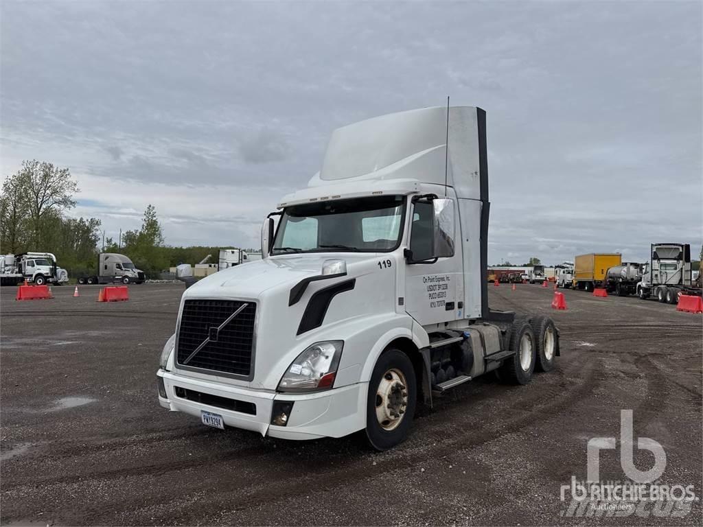 Volvo VNL300 Тягачі