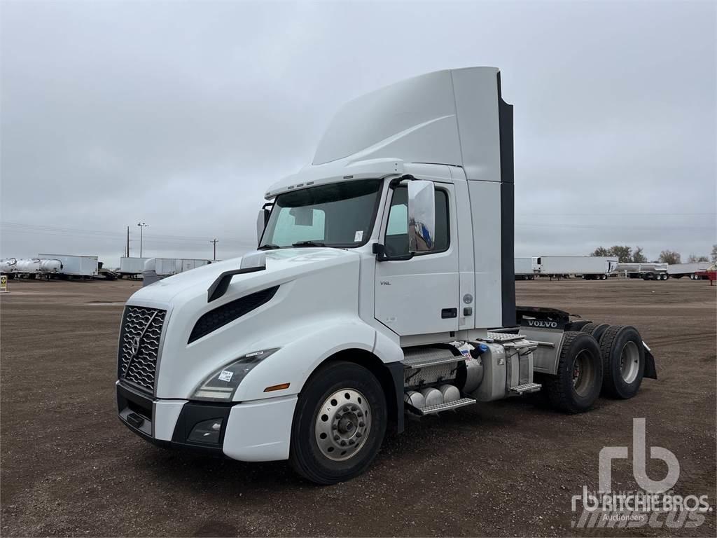 Volvo VNL62T300 Тягачі