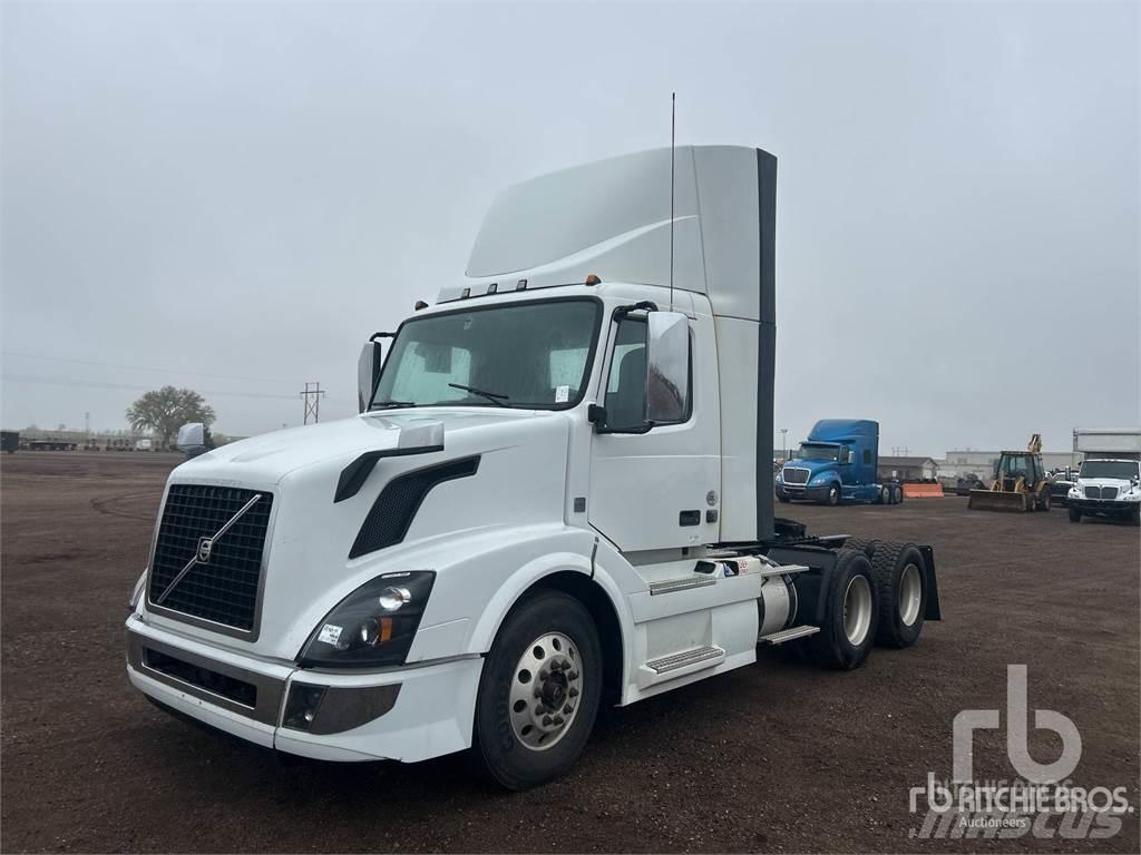 Volvo VNL64 Тягачі