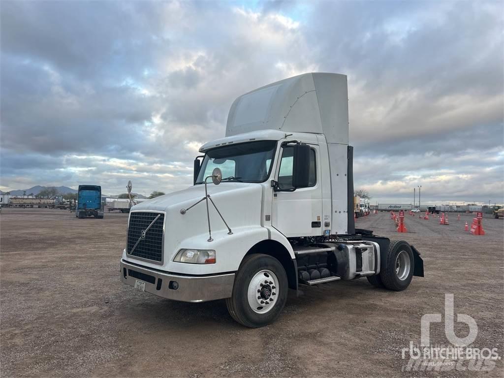 Volvo VNM Тягачі