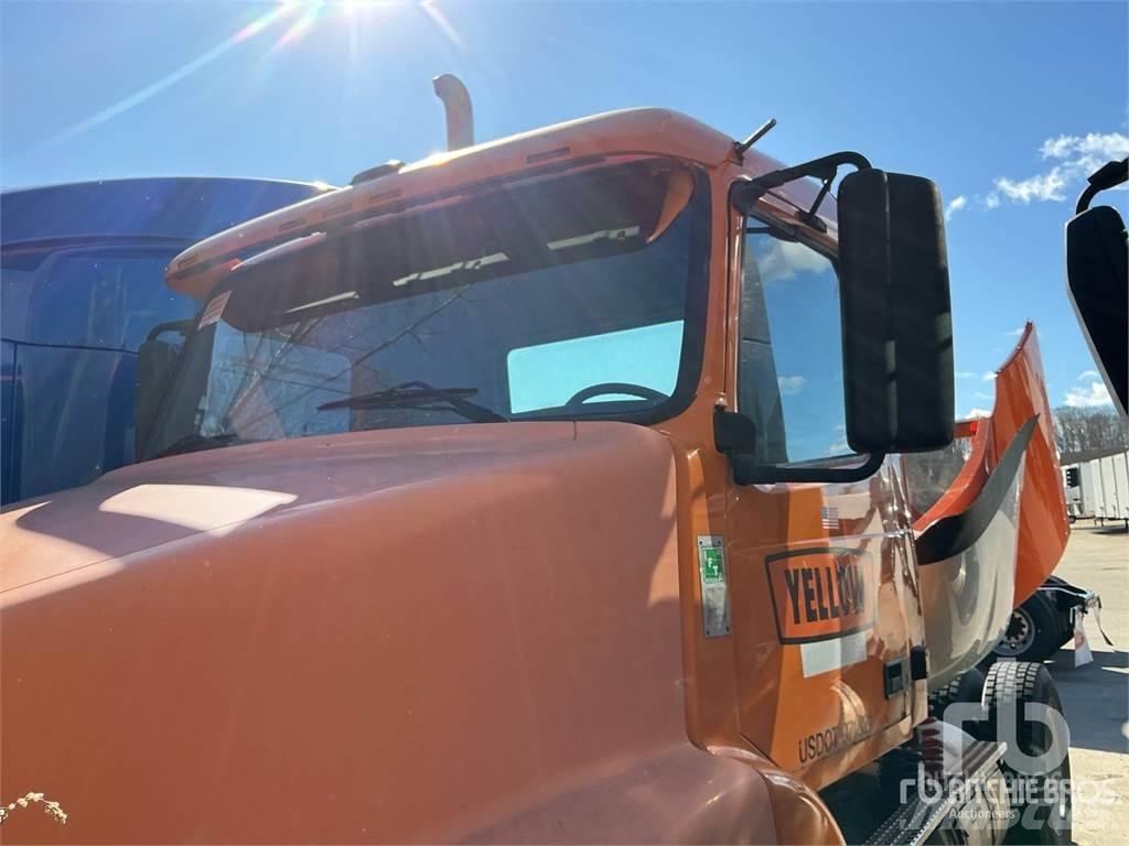 Volvo VNM Тягачі
