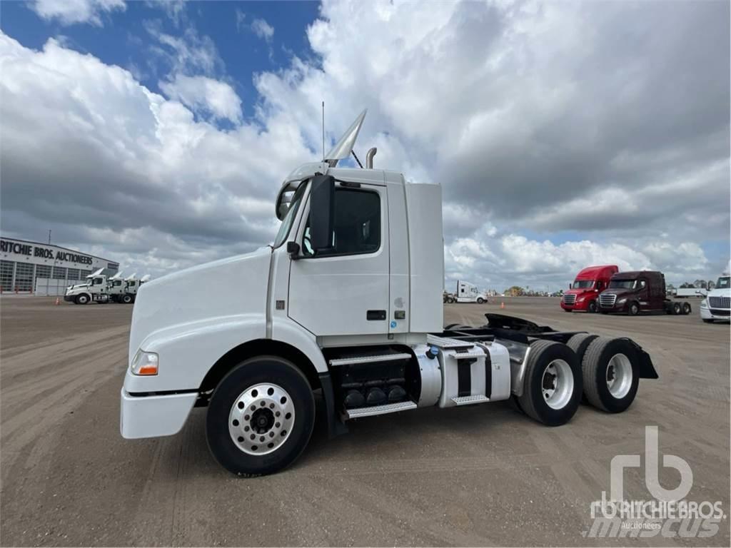 Volvo VNM200 Тягачі