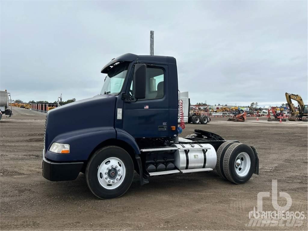 Volvo VNM200 Тягачі