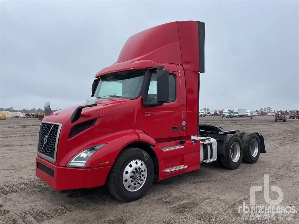 Volvo VNR300 Тягачі