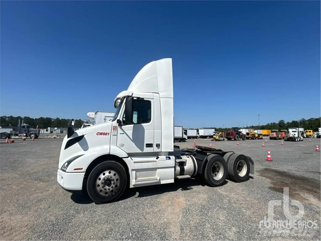 Volvo VNR300 Тягачі