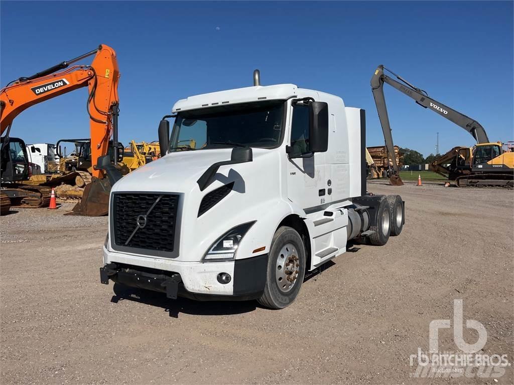 Volvo VNR400 Тягачі